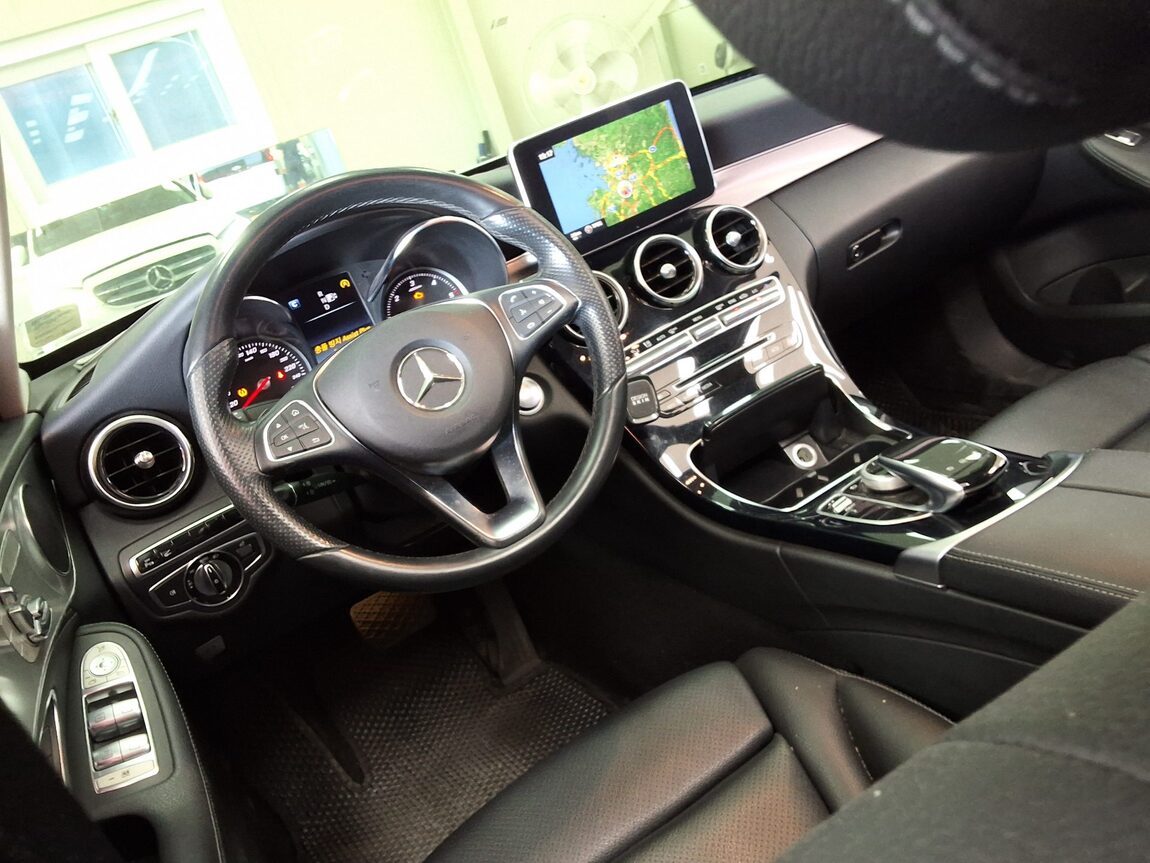 MERCEDES-BENZ C-CLASS (4TH GEN) C220 CDI BLUETEC AVANTGARDE 2015 - zdjęcie 12