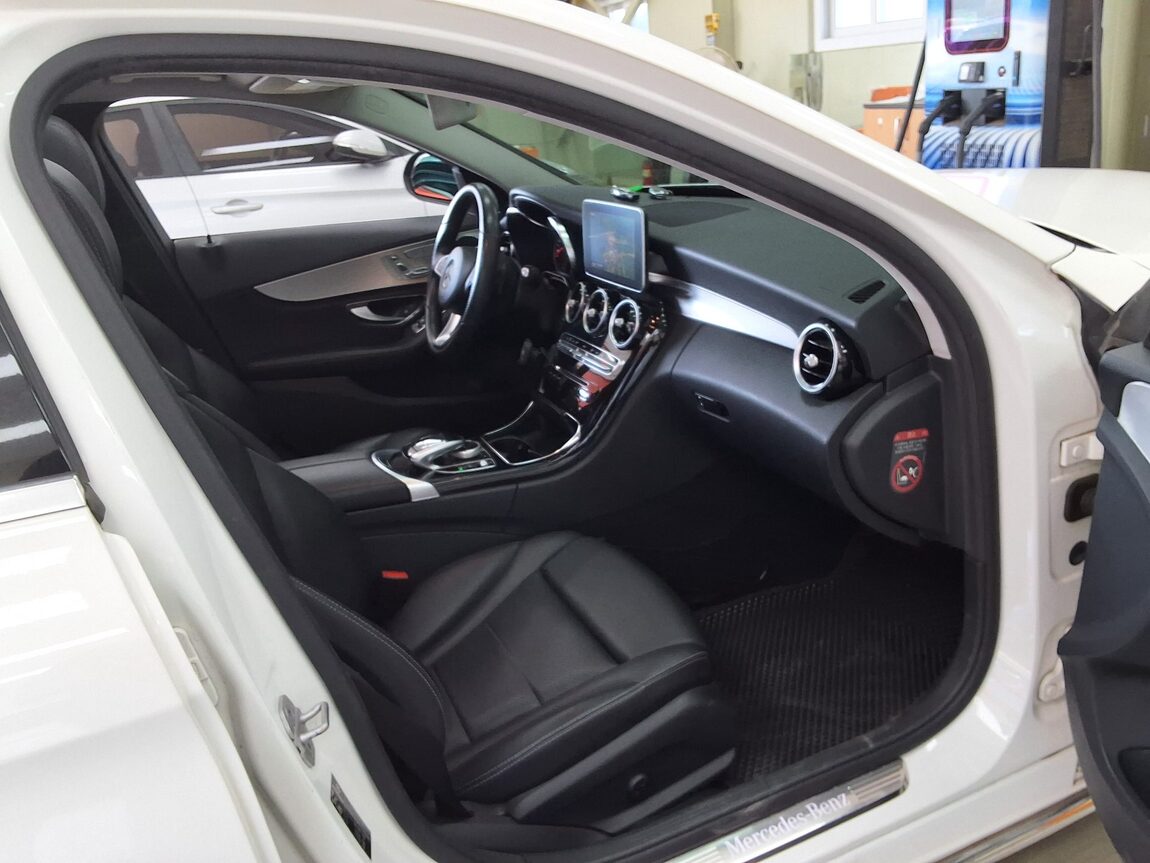 MERCEDES-BENZ C-CLASS (4TH GEN) C220 CDI BLUETEC AVANTGARDE 2015 - zdjęcie 15