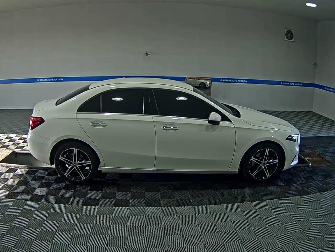 MERCEDES-BENZ A-CLASS (4TH GEN) A250 4MATIC SEDAN 2020 - zdjęcie 4