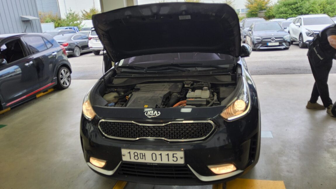 KIA NIRO 1.6 HYBRID PRESTIGE 2017 - zdjęcie 19