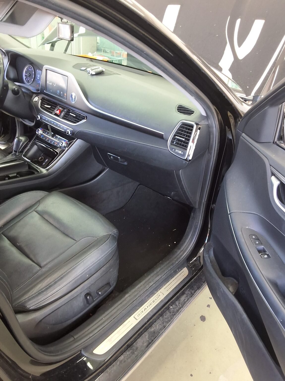 HYUNDAI GRANDEUR IG 2.4 GDi PREMIUM SPECIAL 2018 - zdjęcie 14