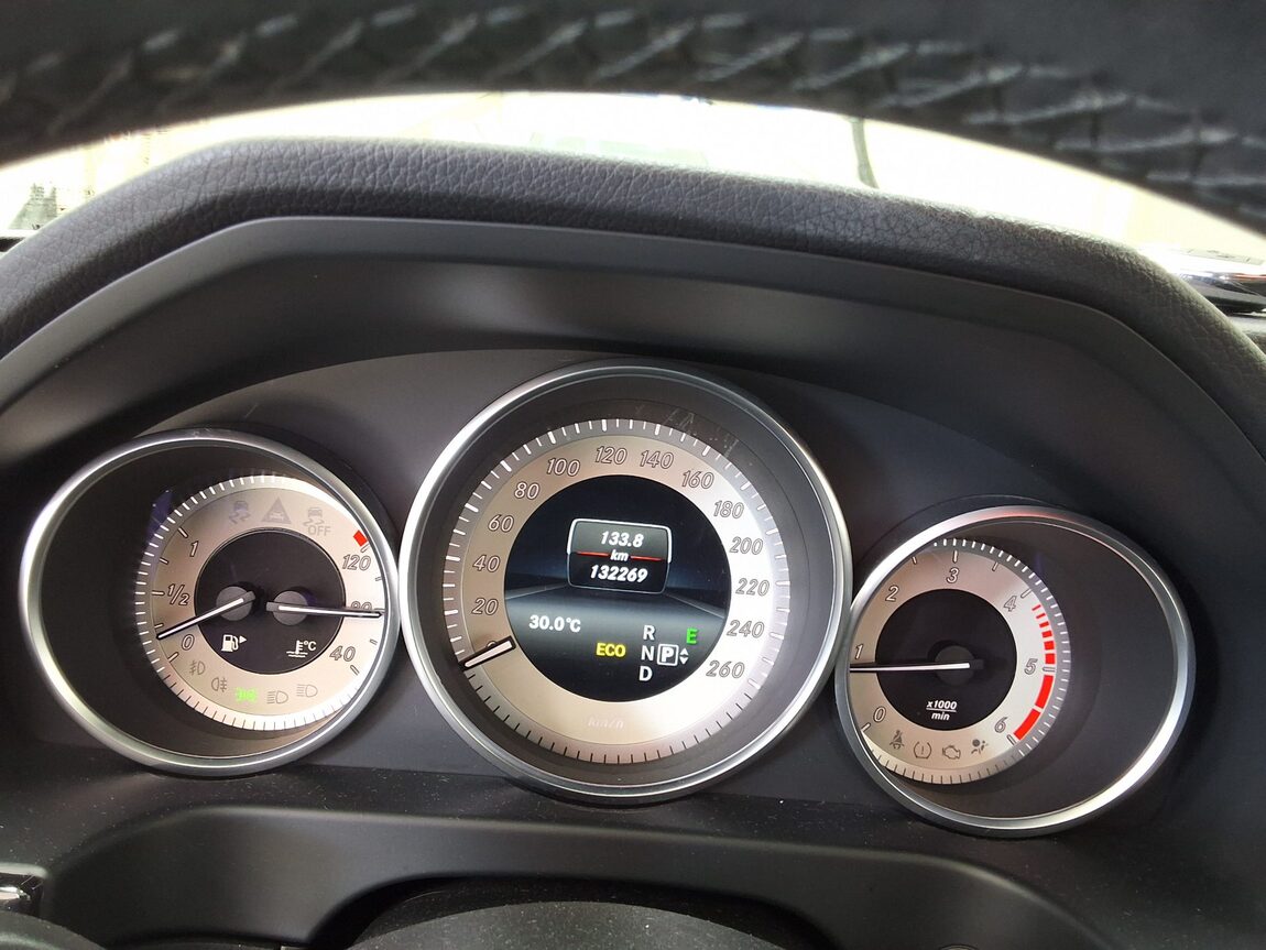 MERCEDES-BENZ E-CLASS (4TH GEN) E250 CDI BLUETEC 4MATIC AVANTGARDE 2015 - zdjęcie 10