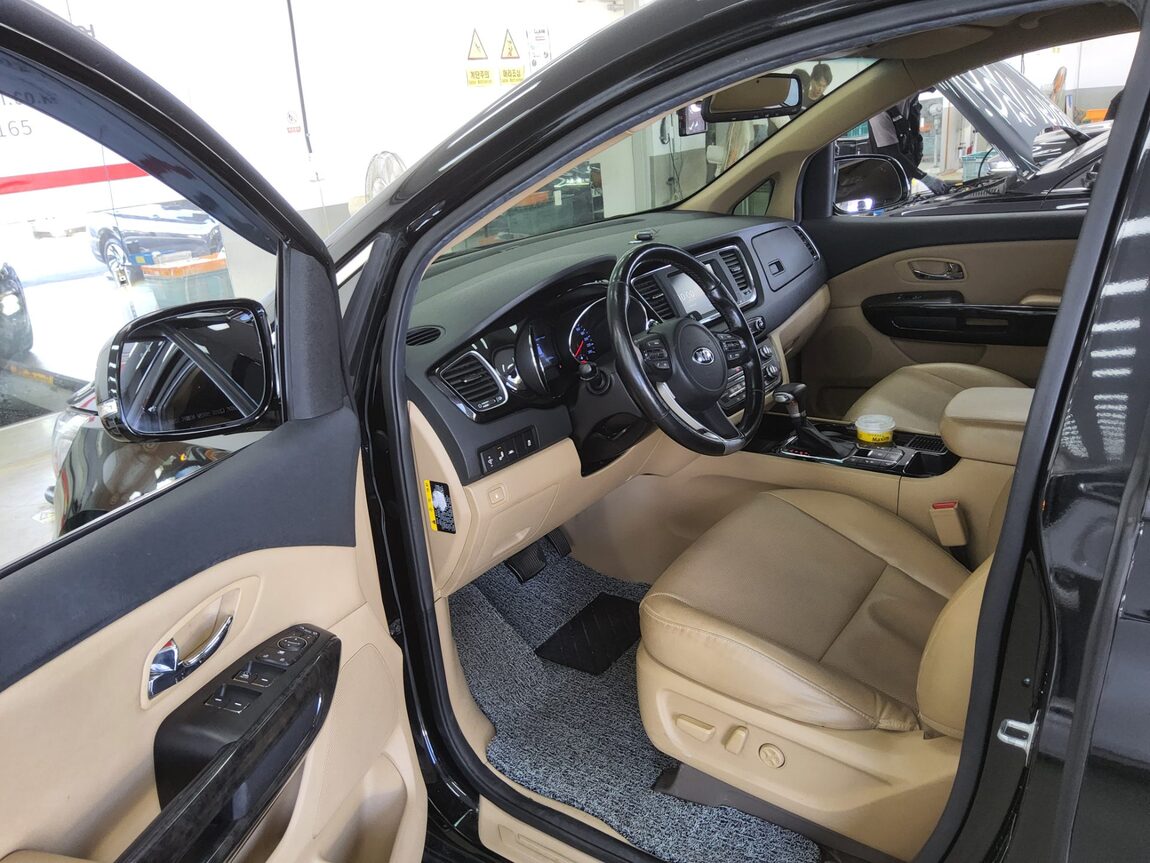 KIA THE NEW CARNIVAL HI-LIMOUSINE 9-SEATER DIESEL PRESTIGE 2019 - zdjęcie 10