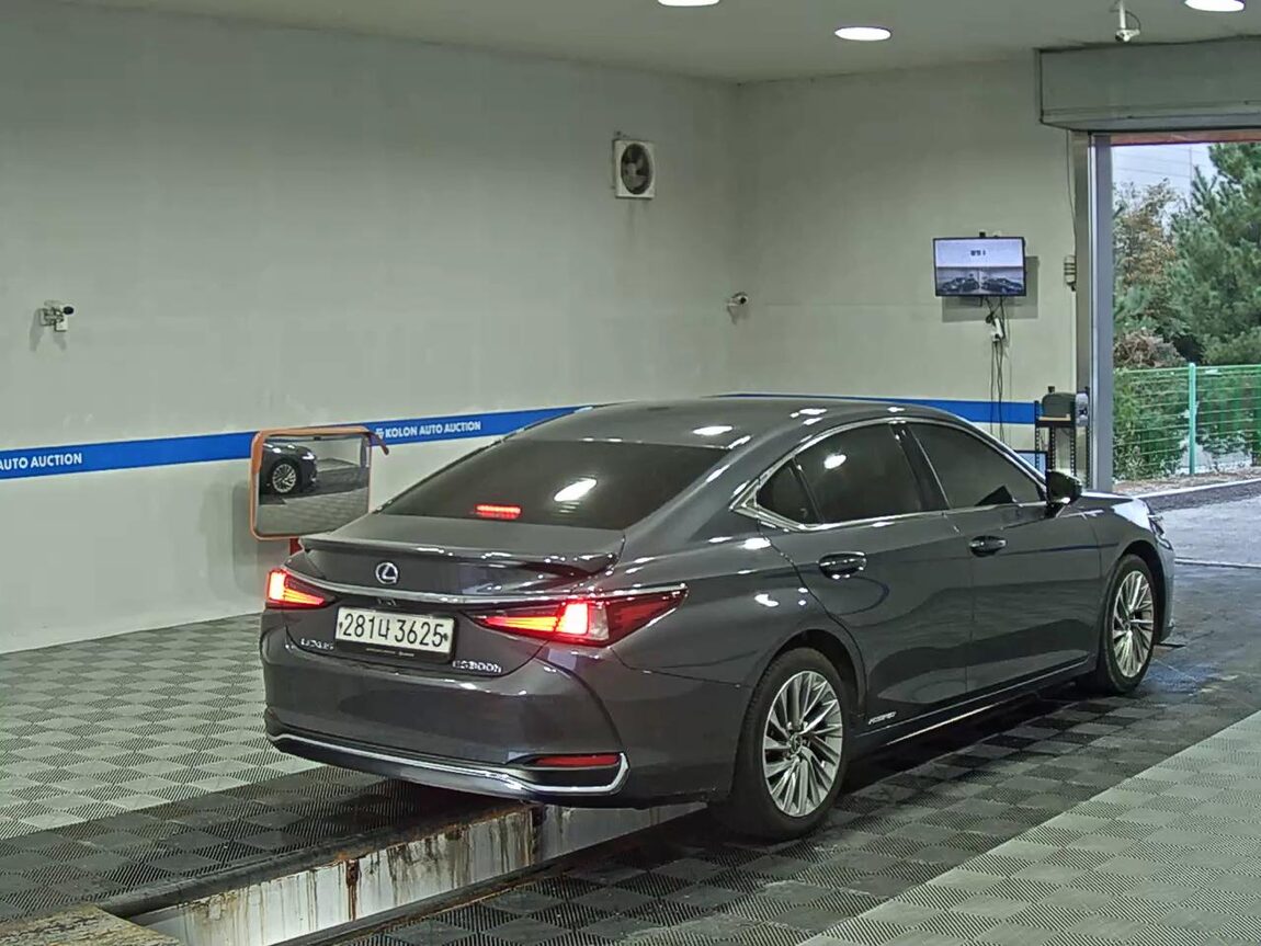 LEXUS ES (7TH GEN) 300h EXECUTIVE 2022 - zdjęcie 5