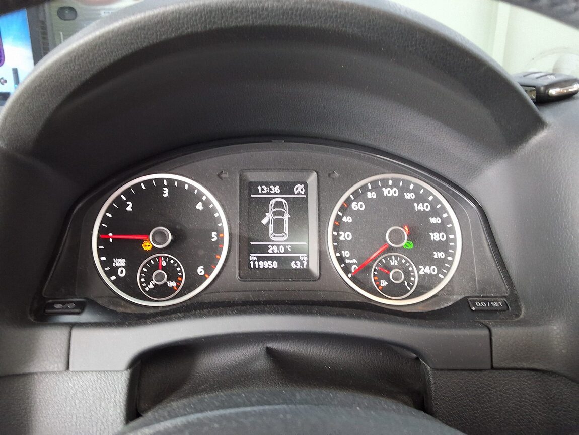 VOLKSWAGEN TIGUAN 2.0 TDI BLUEMOTION PREMIUM 2016 - zdjęcie 10