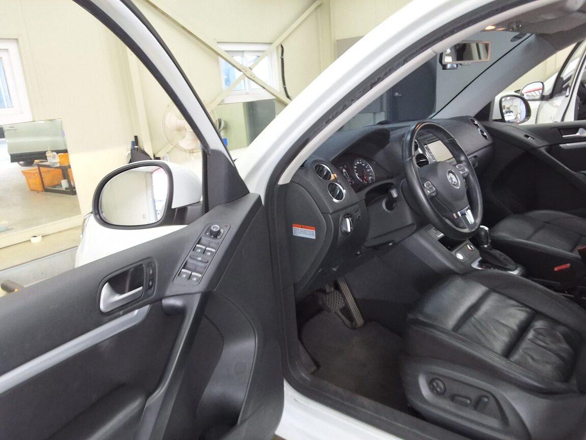 VOLKSWAGEN TIGUAN 2.0 TDI BLUEMOTION PREMIUM 2016 - zdjęcie 11