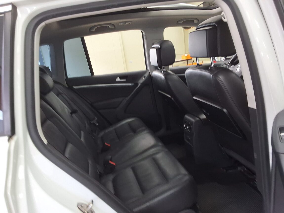 VOLKSWAGEN TIGUAN 2.0 TDI BLUEMOTION PREMIUM 2016 - zdjęcie 14