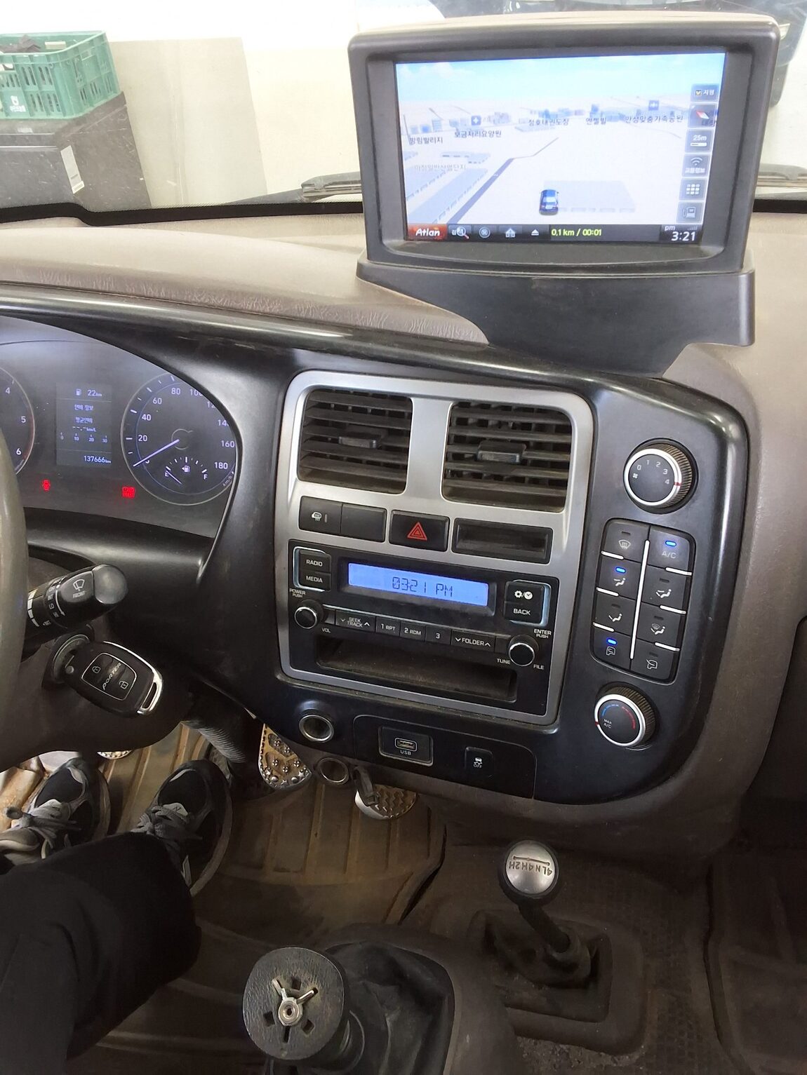 HYUNDAI PORTER II CRDi 4WD DOUBLE CAB LONG WHEELBASE STYLE 2020 - zdjęcie 17