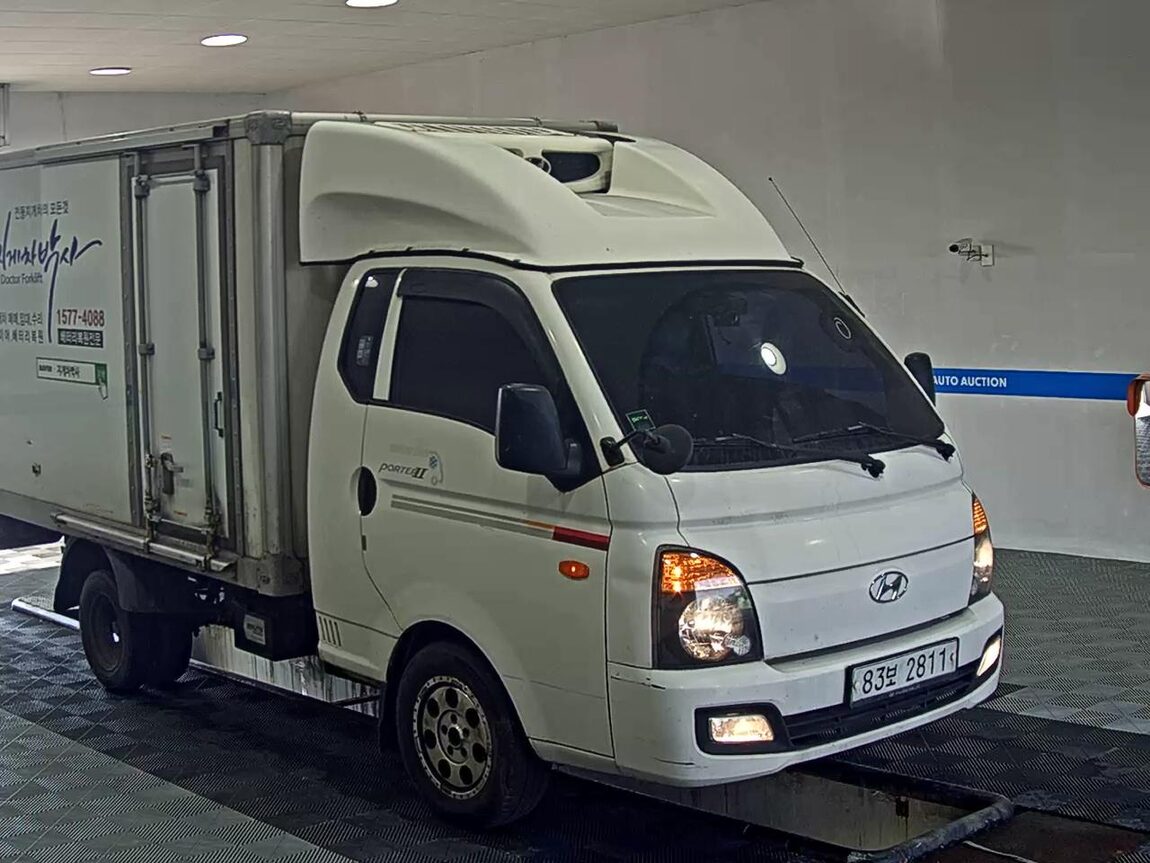 HYUNDAI PORTER II HIGH-ROOF FREEZER BOX TRUCK SUPER CAB TWIN COMPRESSOR 2019 - zdjęcie 3