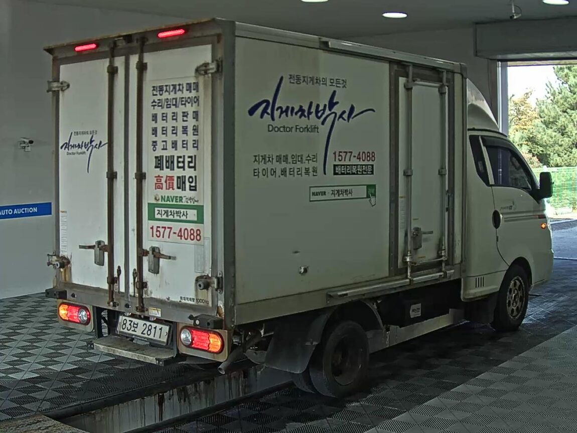 HYUNDAI PORTER II HIGH-ROOF FREEZER BOX TRUCK SUPER CAB TWIN COMPRESSOR 2019 - zdjęcie 5