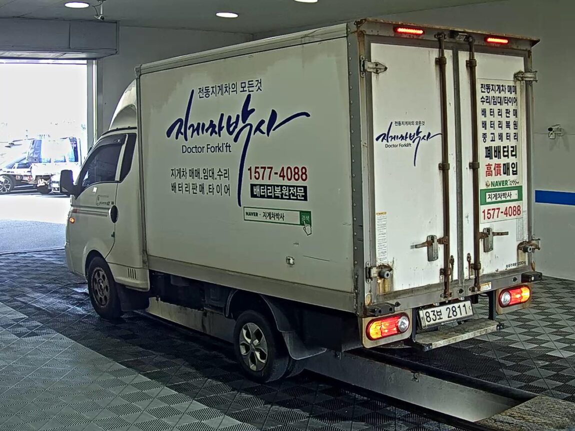 HYUNDAI PORTER II HIGH-ROOF FREEZER BOX TRUCK SUPER CAB TWIN COMPRESSOR 2019 - zdjęcie 6