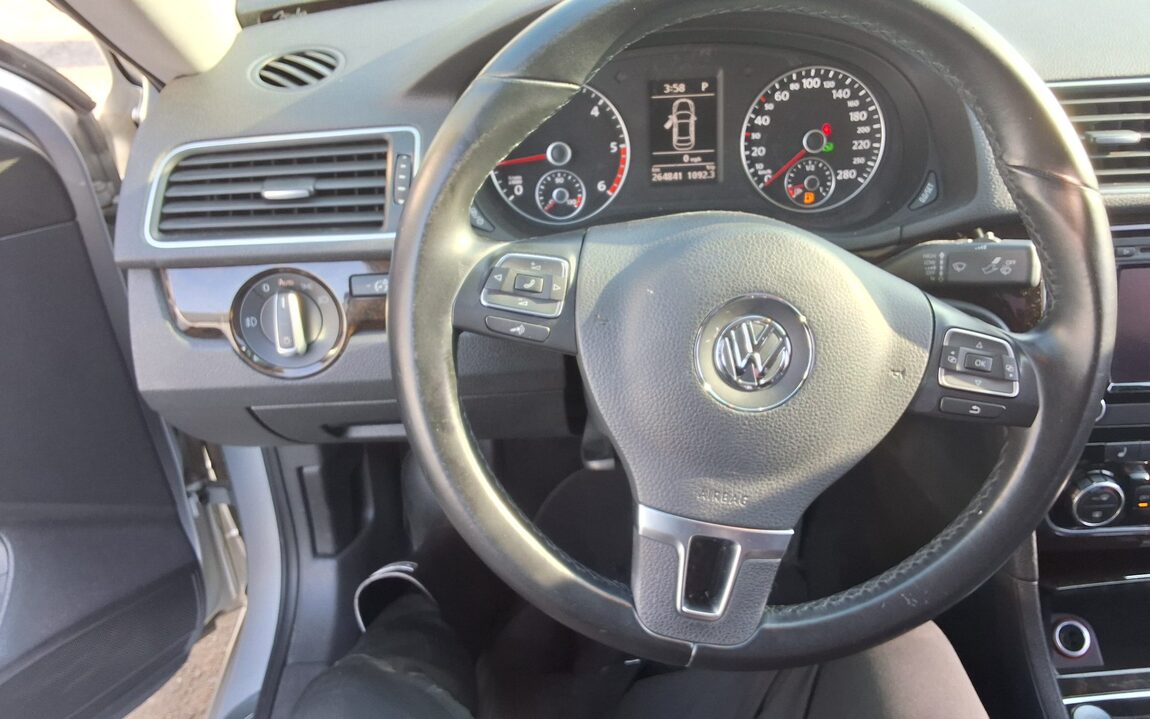 VOLKSWAGEN THE NEW PASSAT (7TH GEN) 2.0 TDI 2014 - zdjęcie 24