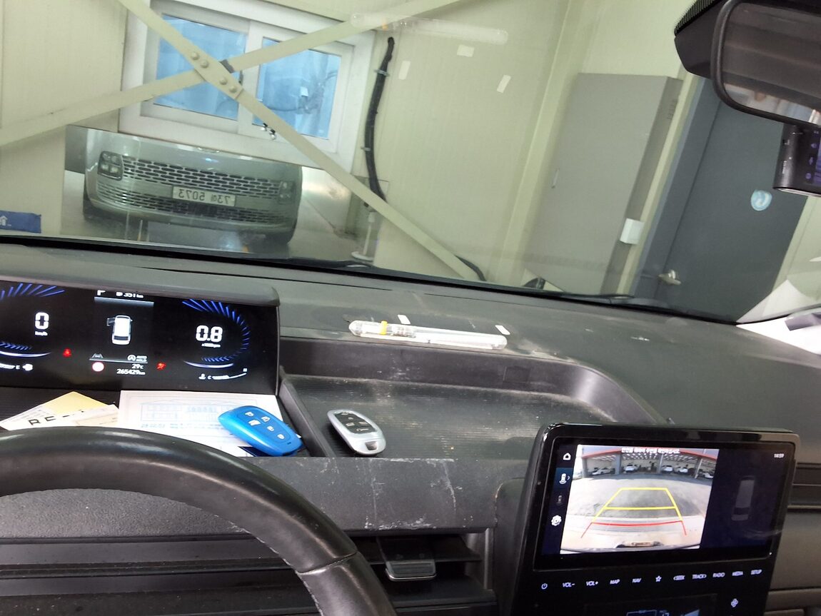 HYUNDAI STARIA 2.2 DIESEL TOURER 11-SEATER 2WD MODERN 2022 - zdjęcie 24