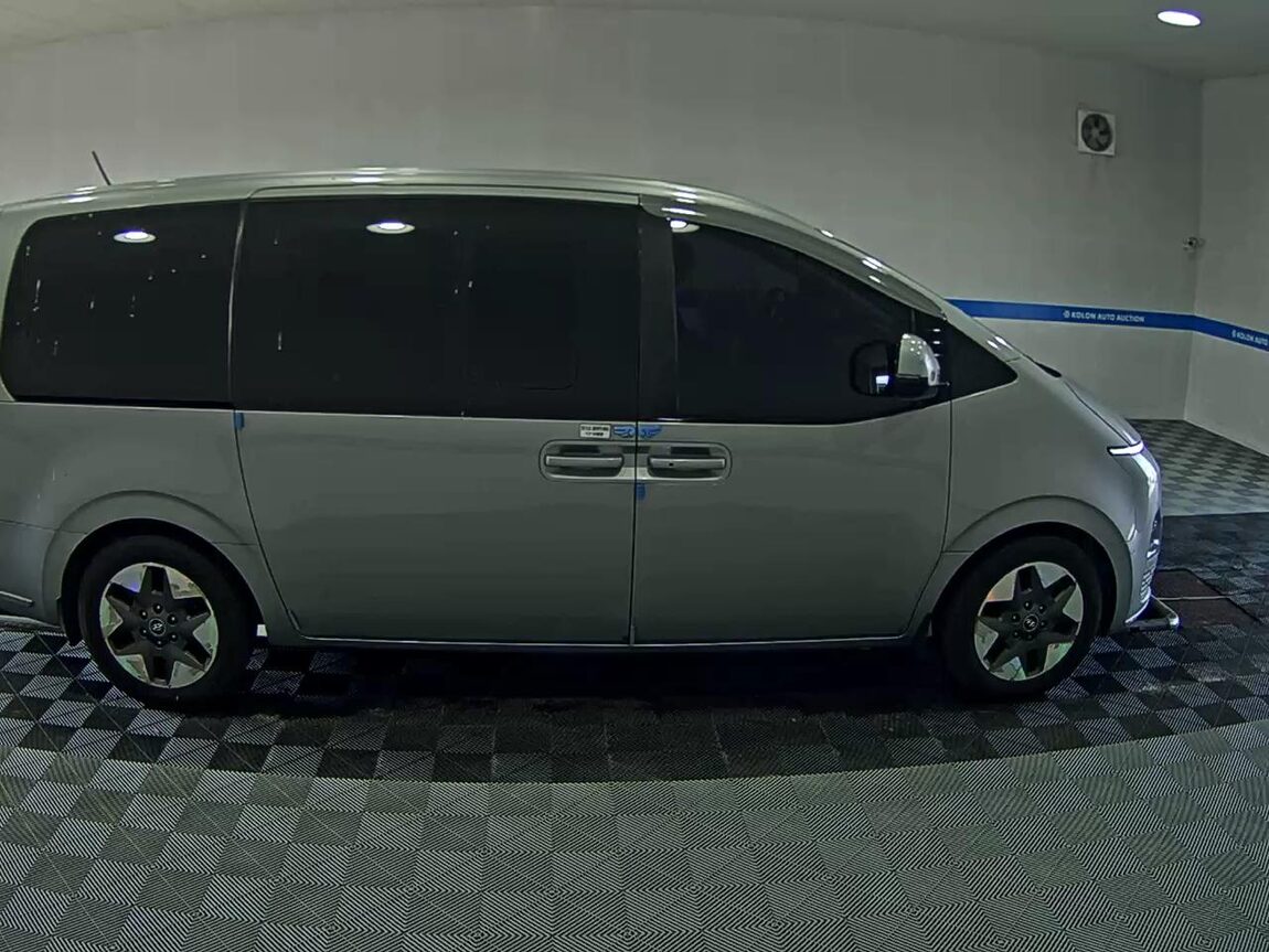 HYUNDAI STARIA 2.2 DIESEL TOURER 11-SEATER 2WD MODERN 2022 - zdjęcie 4