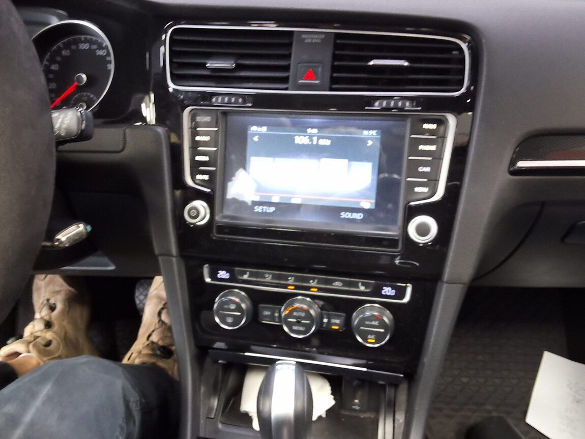 VOLKSWAGEN GOLF (7TH GEN) 2.0 TDI 2015 - zdjęcie 24