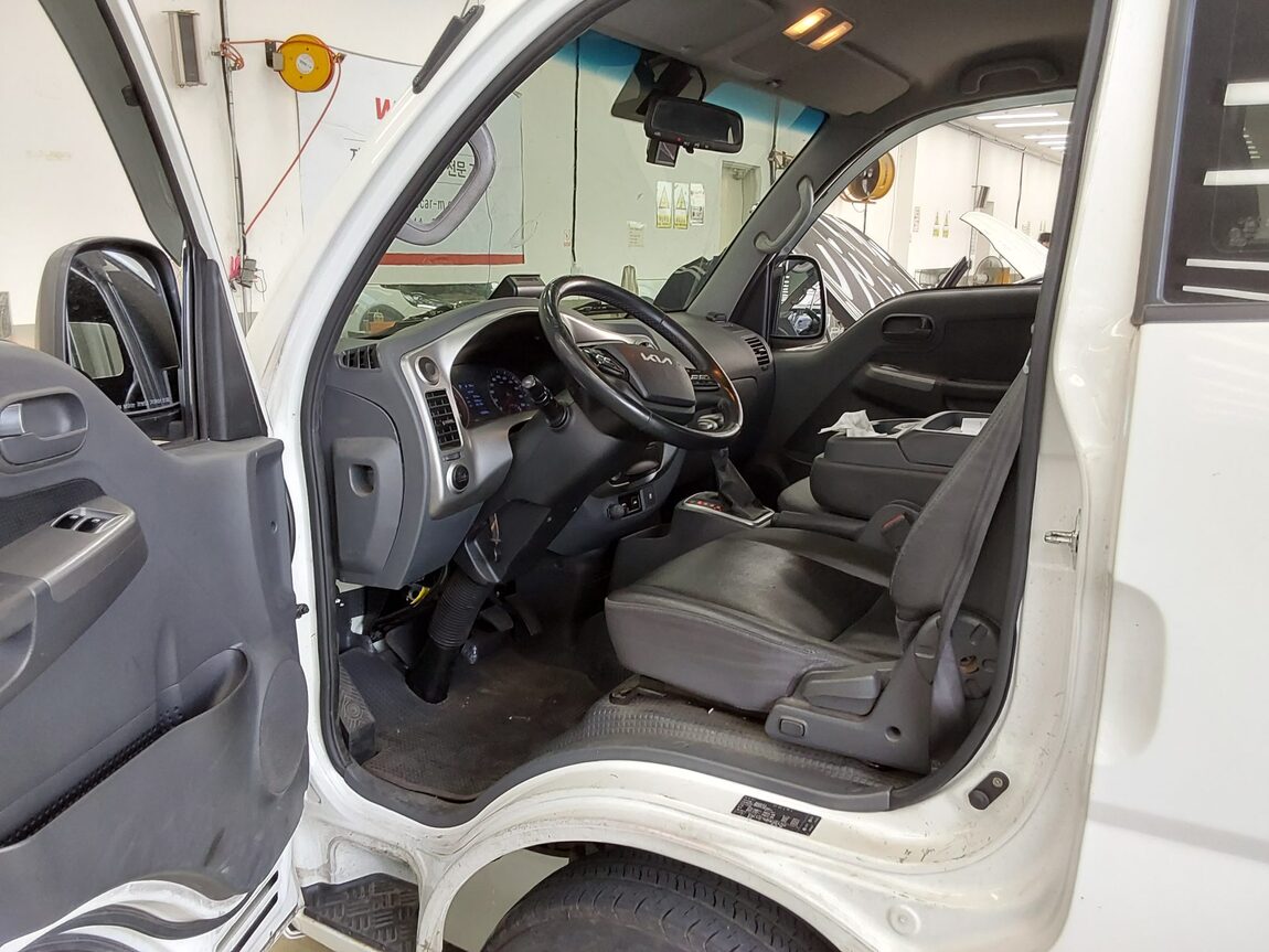 KIA THE NEW BONGO III CARGO 1 TON KING CAB EXTRA LONG WHEELBASE GL 2022 - zdjęcie 10