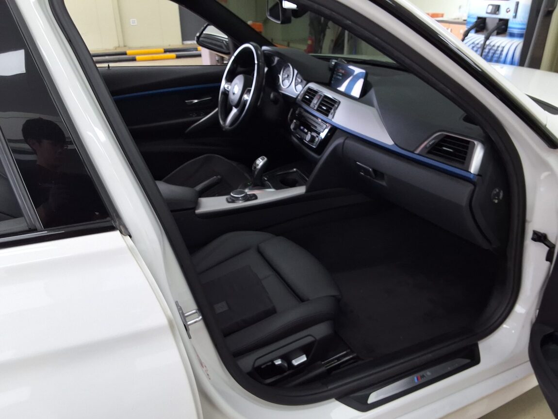 BMW 3 SERIES (6TH GEN) 320d M SPORT 2017 - zdjęcie 15