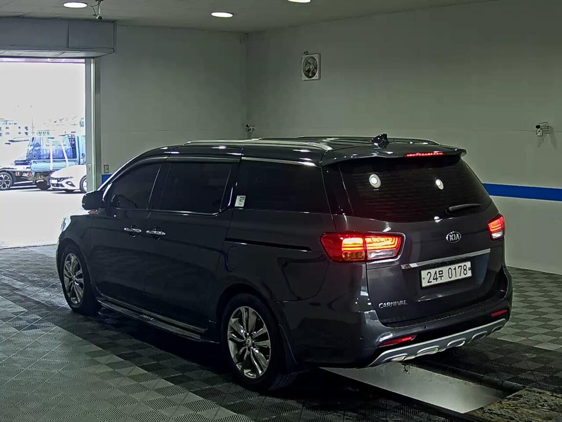 KIA ALL NEW CARNIVAL 9-SEATER DIESEL PRESTIGE 2017 - zdjęcie 6