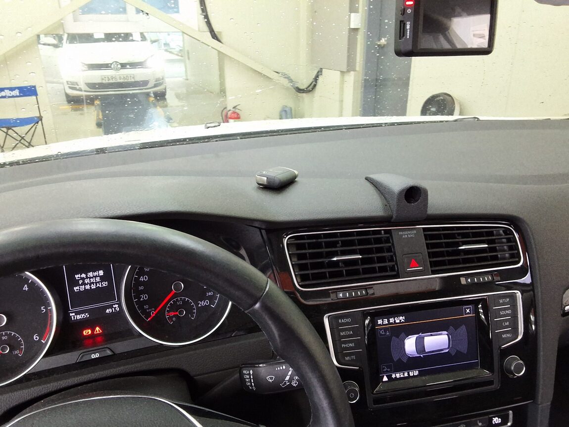 VOLKSWAGEN GOLF (7TH GEN) 2.0 TDI 2015 - zdjęcie 25