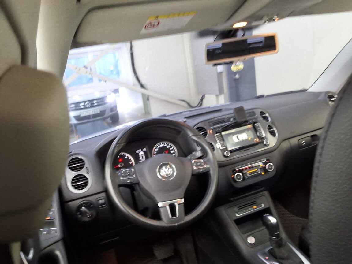 VOLKSWAGEN TIGUAN 2.0 TDI BLUEMOTION PREMIUM 2015 - zdjęcie 12