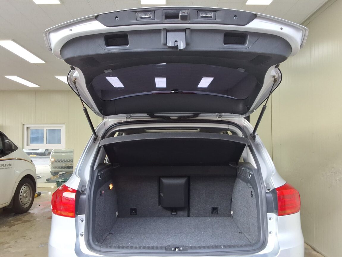 VOLKSWAGEN TIGUAN 2.0 TDI BLUEMOTION PREMIUM 2015 - zdjęcie 16