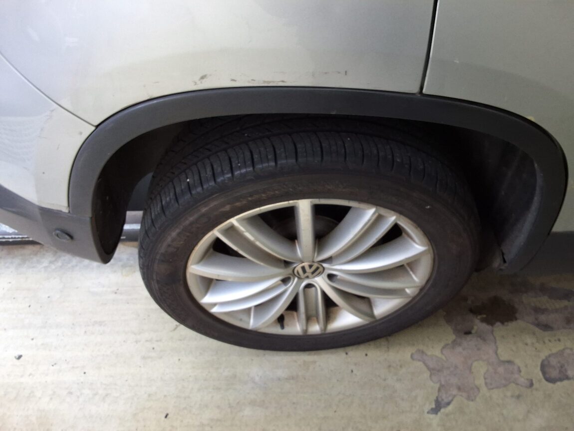 VOLKSWAGEN TIGUAN 2.0 TDI BLUEMOTION PREMIUM 2015 - zdjęcie 22