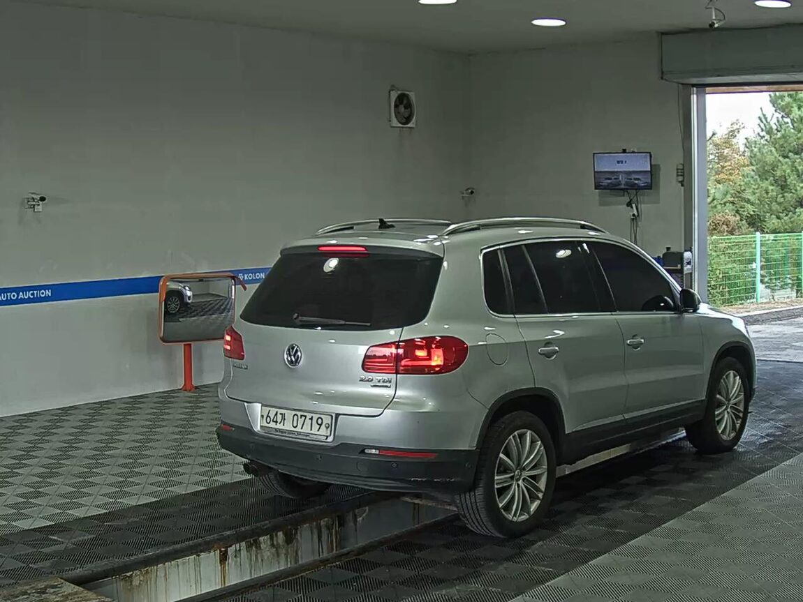VOLKSWAGEN TIGUAN 2.0 TDI BLUEMOTION PREMIUM 2015 - zdjęcie 5