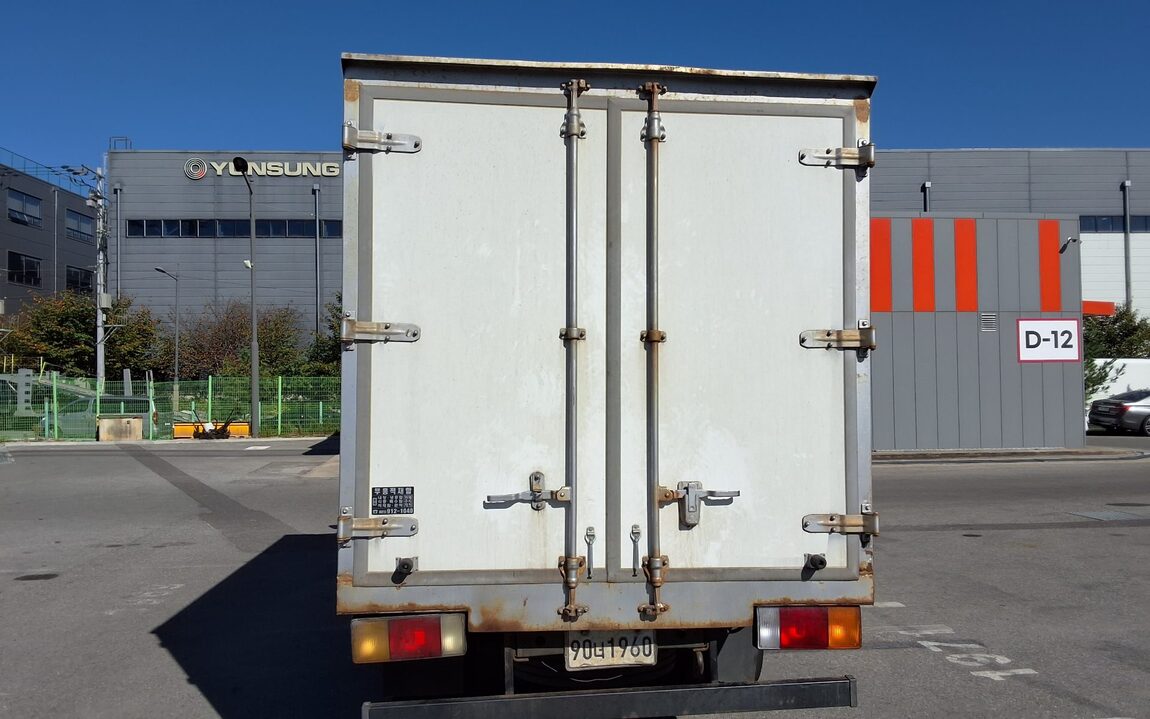 HYUNDAI e-MIGHTY 2.5 TON BUILT-IN BOX TRUCK SUPER CAB LONG WHEELBASE HIGH DECK 2011 - zdjęcie 5