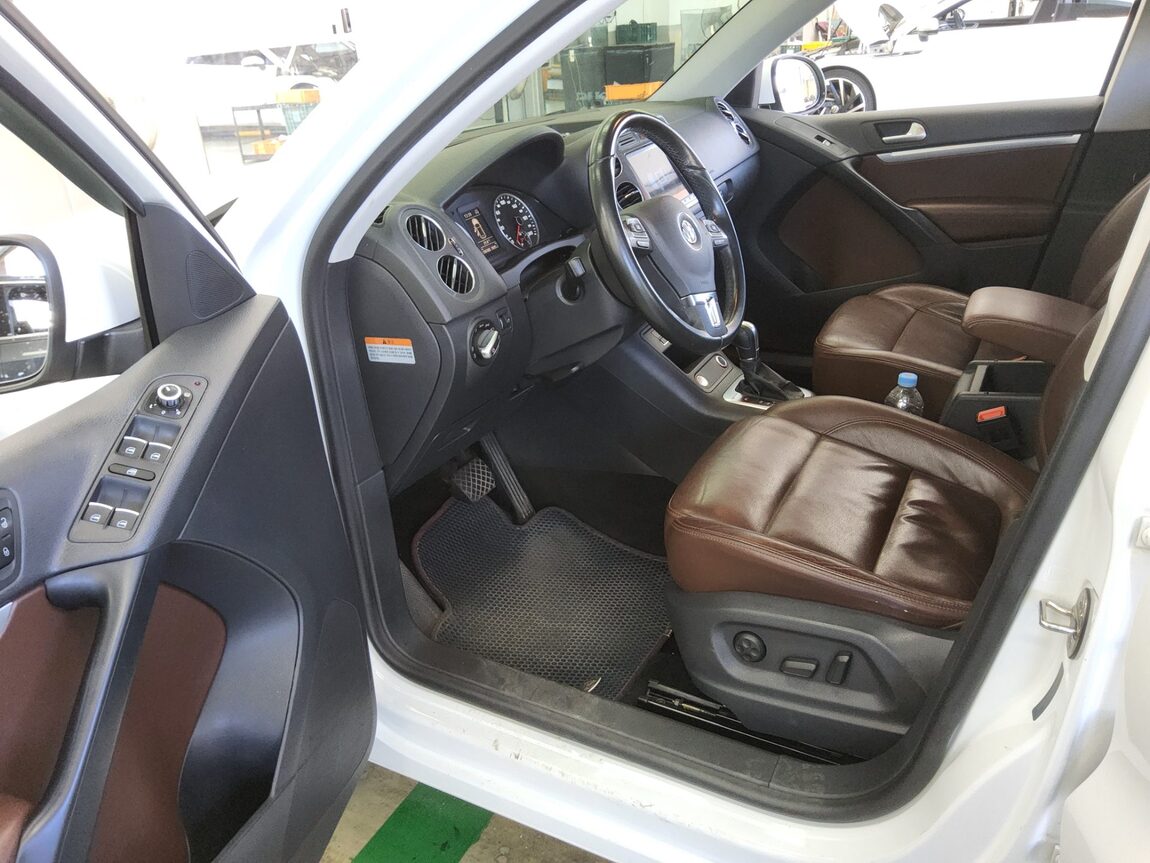 VOLKSWAGEN TIGUAN 2.0 TDI BLUEMOTION PREMIUM 2015 - zdjęcie 10