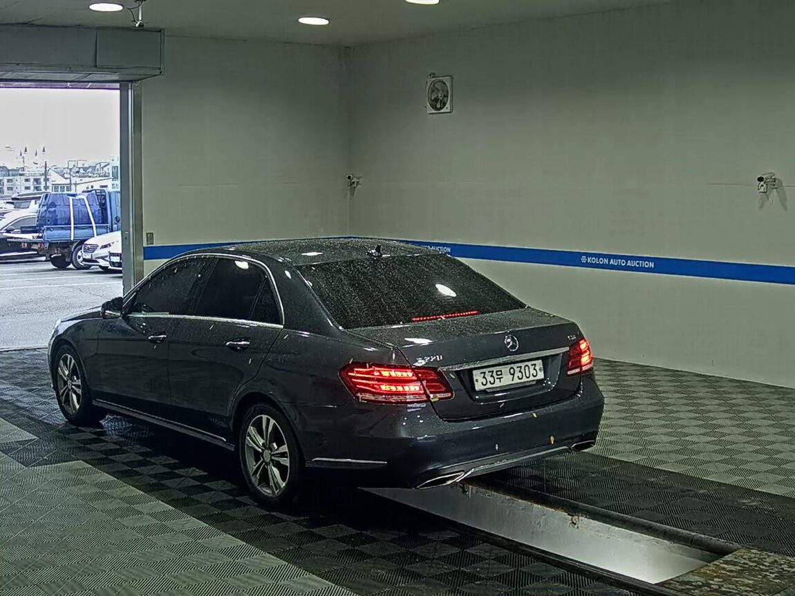 MERCEDES-BENZ E-CLASS (4TH GEN) E220 CDI AVANTGARDE 2014 - zdjęcie 6
