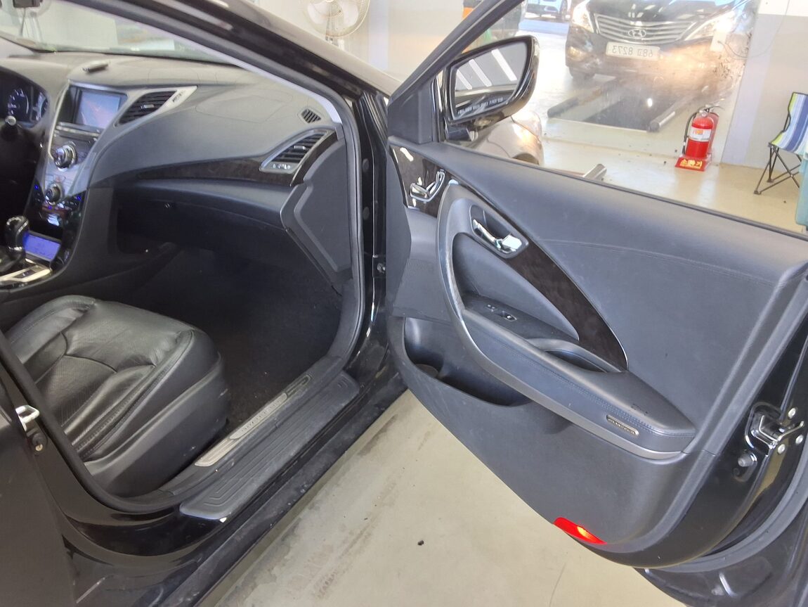 HYUNDAI GRANDEUR HG HG 240 LUXURY 2011 - zdjęcie 14