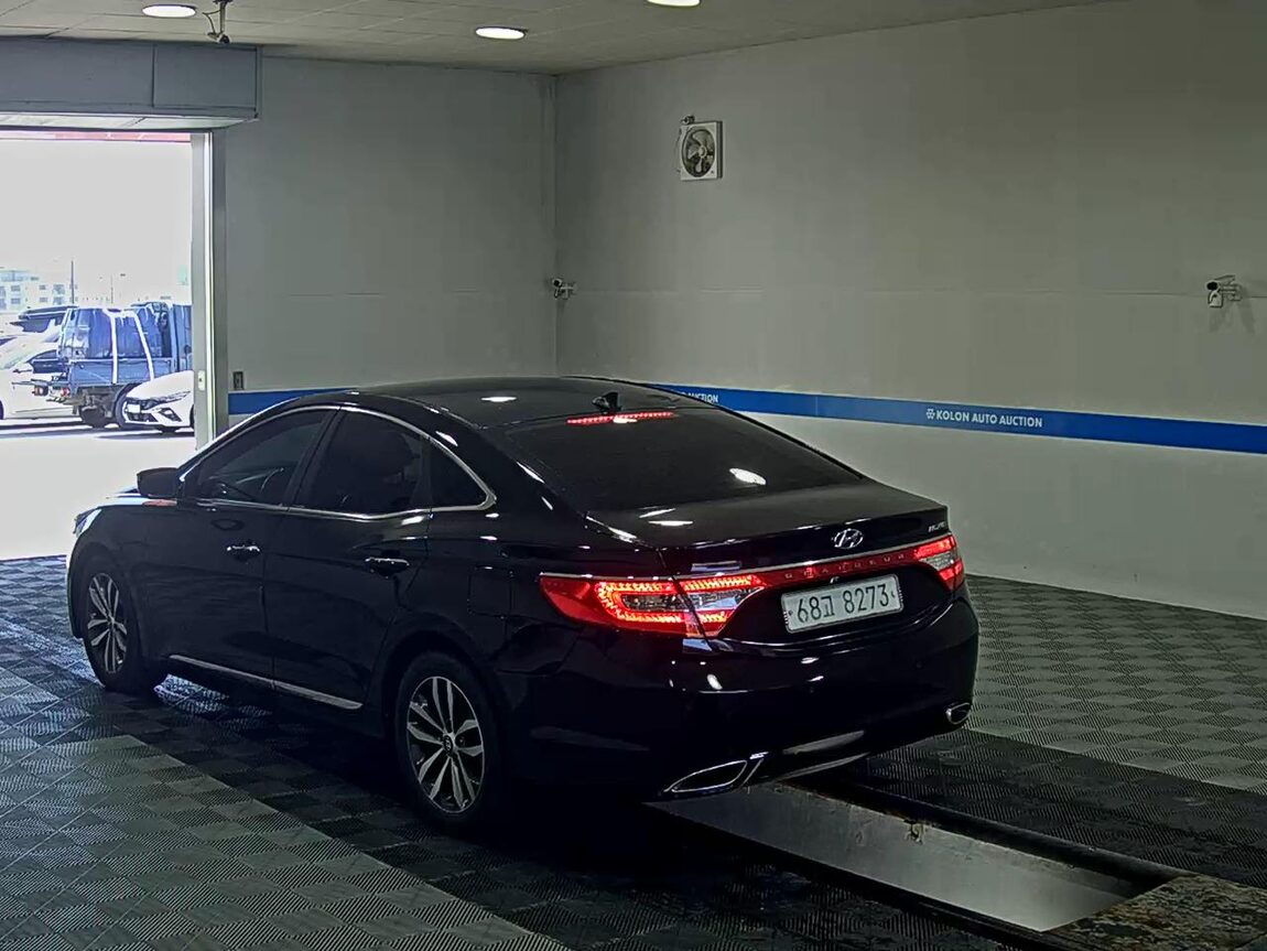 HYUNDAI GRANDEUR HG HG 240 LUXURY 2011 - zdjęcie 6