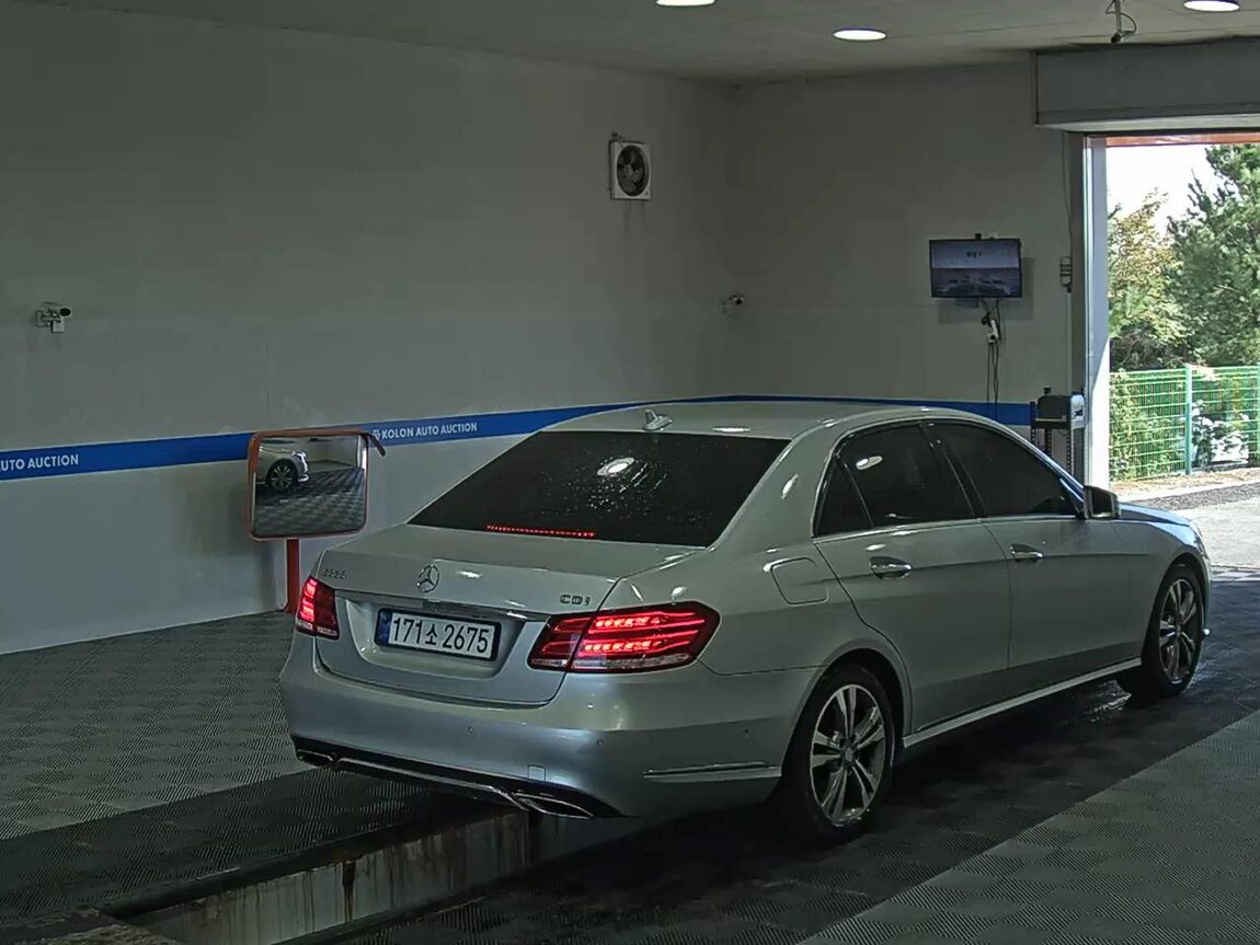 MERCEDES-BENZ E-CLASS (4TH GEN) E220 CDI AVANTGARDE 2014 - zdjęcie 5