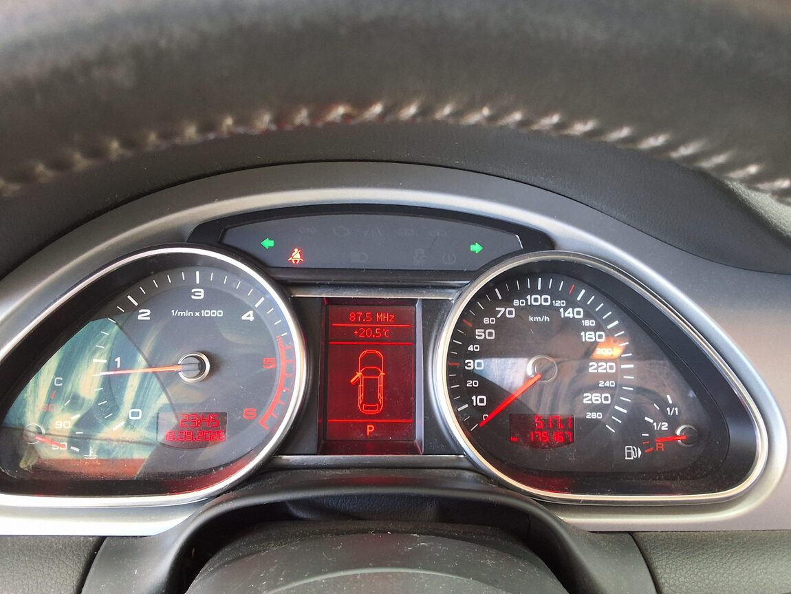 AUDI Q7 3.0 TDI QUATTRO 2010 - zdjęcie 10