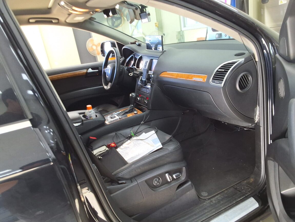 AUDI Q7 3.0 TDI QUATTRO 2010 - zdjęcie 15