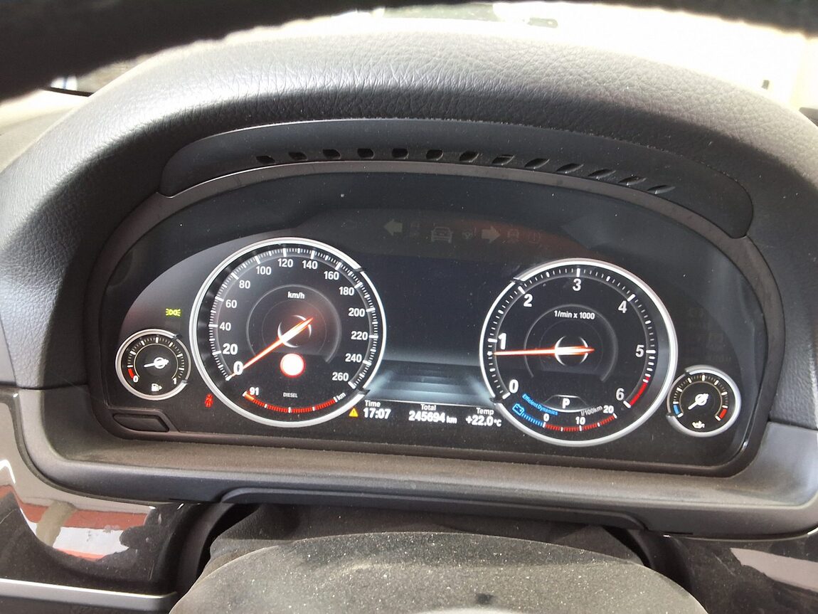 BMW 5 SERIES (6TH GEN) 520d xDRIVE 2014 - zdjęcie 10