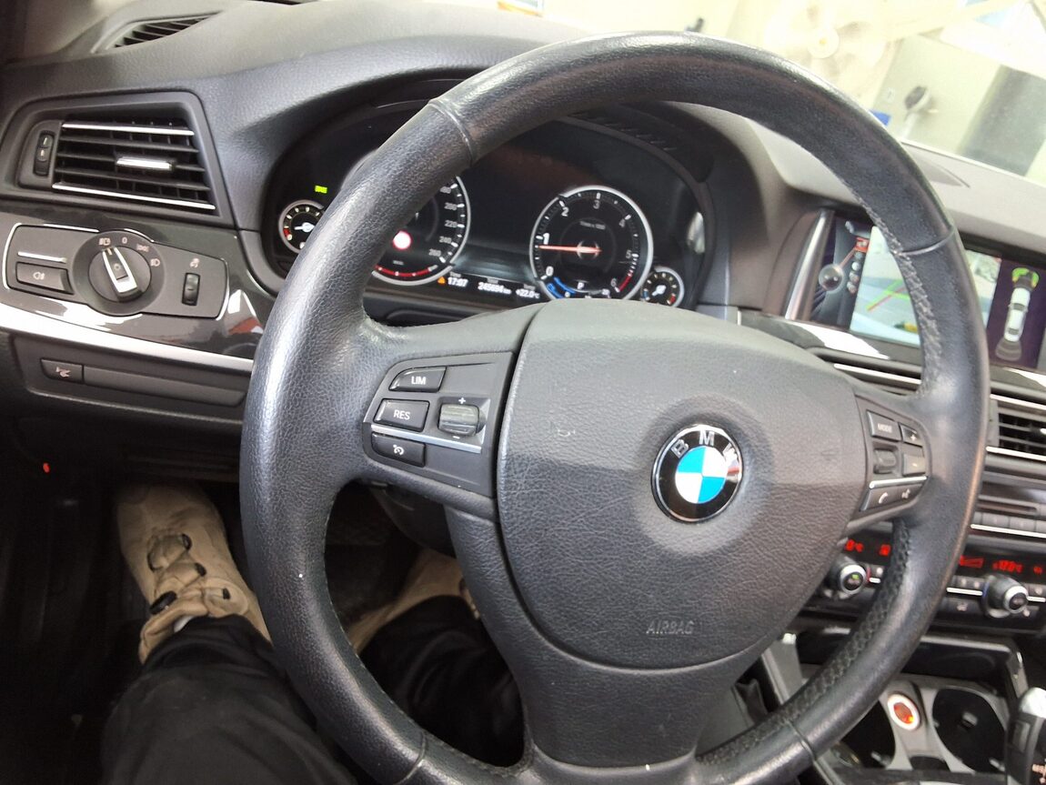 BMW 5 SERIES (6TH GEN) 520d xDRIVE 2014 - zdjęcie 23