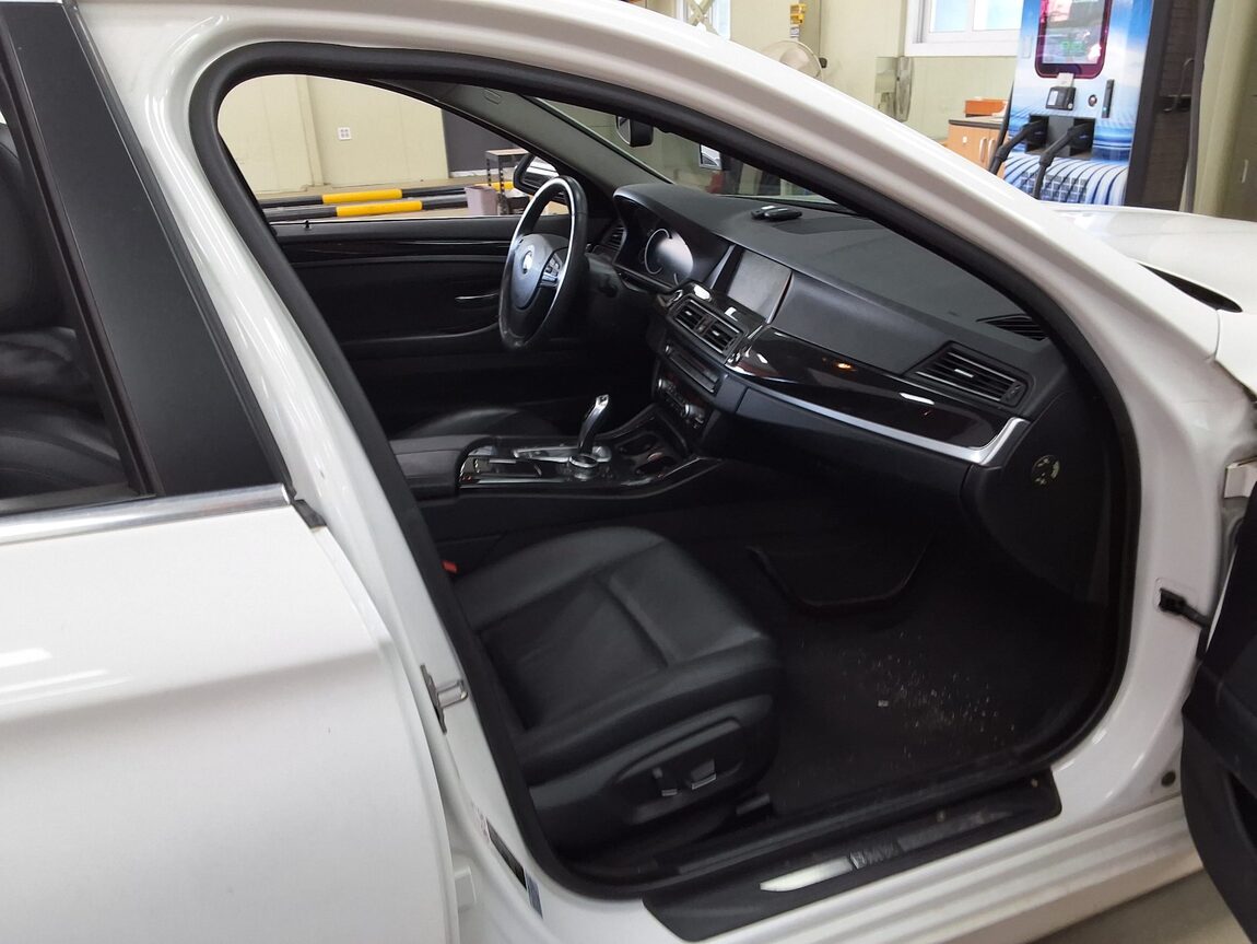 BMW 5 SERIES (6TH GEN) 520d xDRIVE 2014 - zdjęcie 15