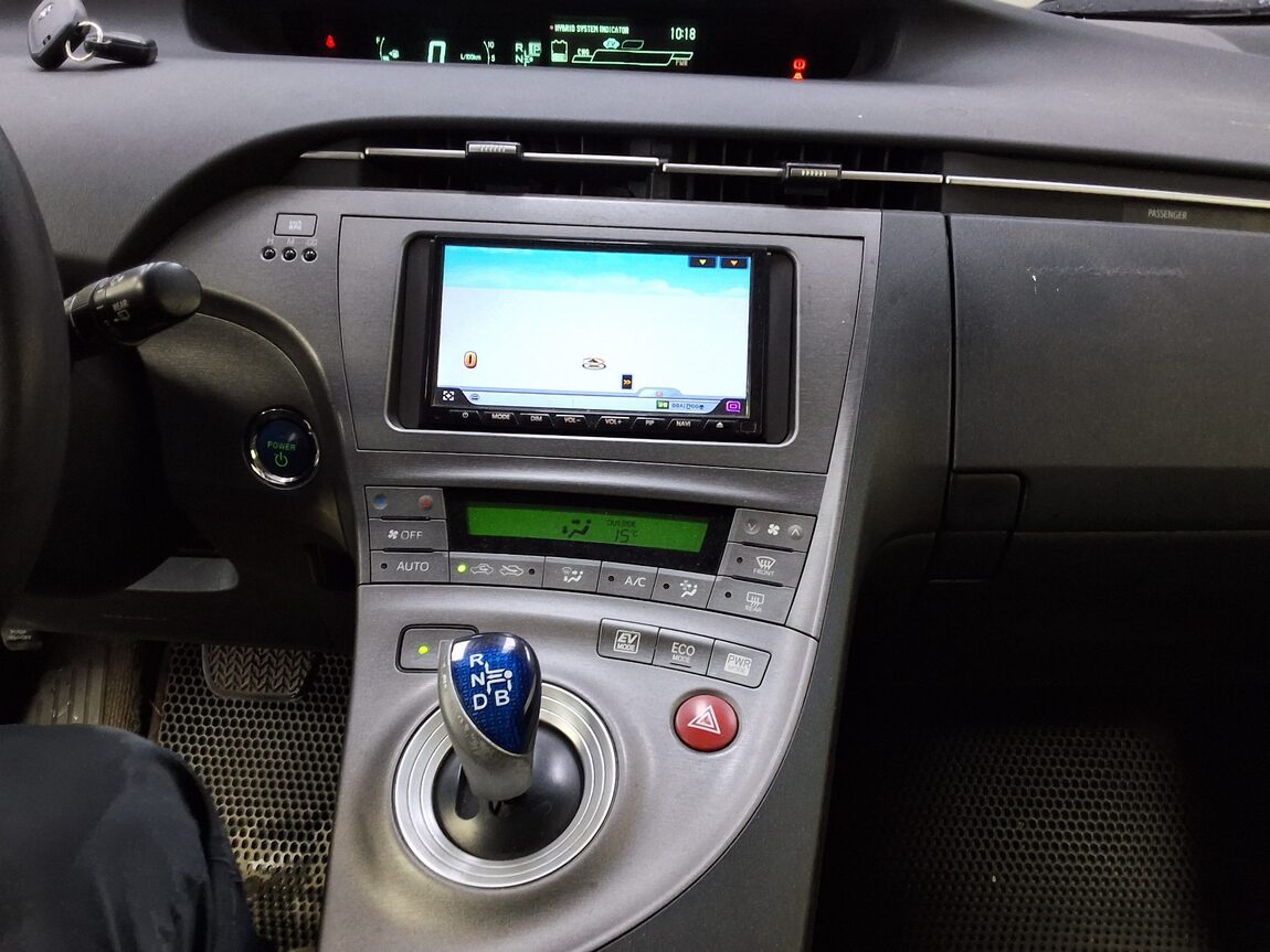 TOYOTA PRIUS (3RD GEN) 1.8 2012 - zdjęcie 24