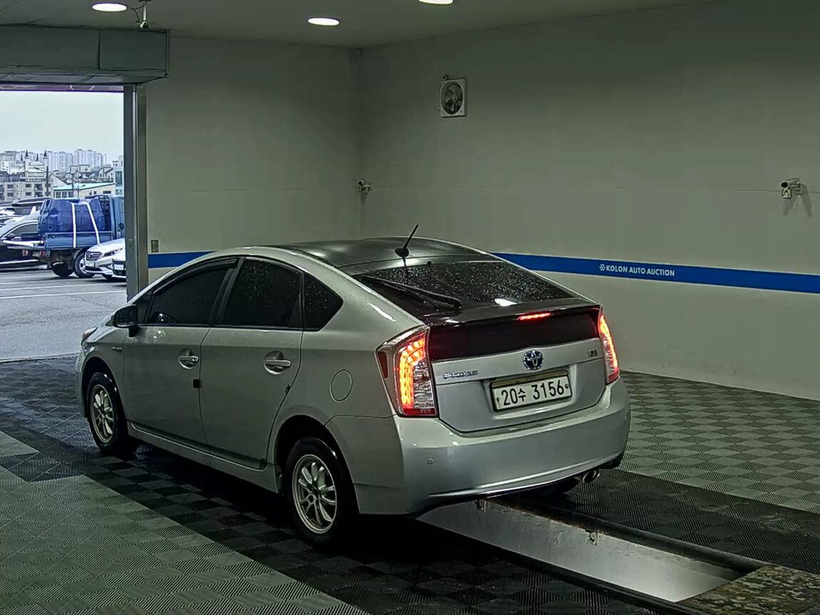TOYOTA PRIUS (3RD GEN) 1.8 2012 - zdjęcie 6