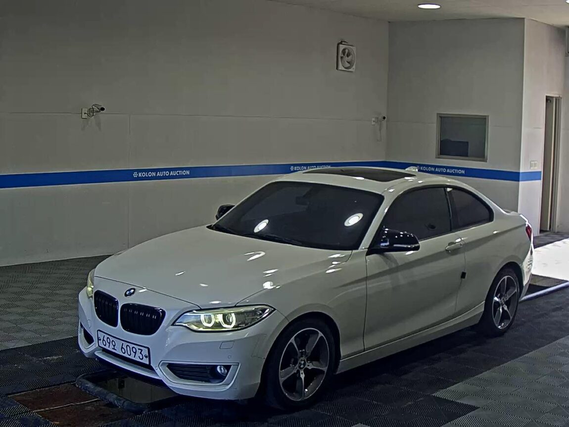 BMW 2 SERIES (1ST GEN) COUPE 220d LAUNCH PACK 2014 - zdjęcie 2