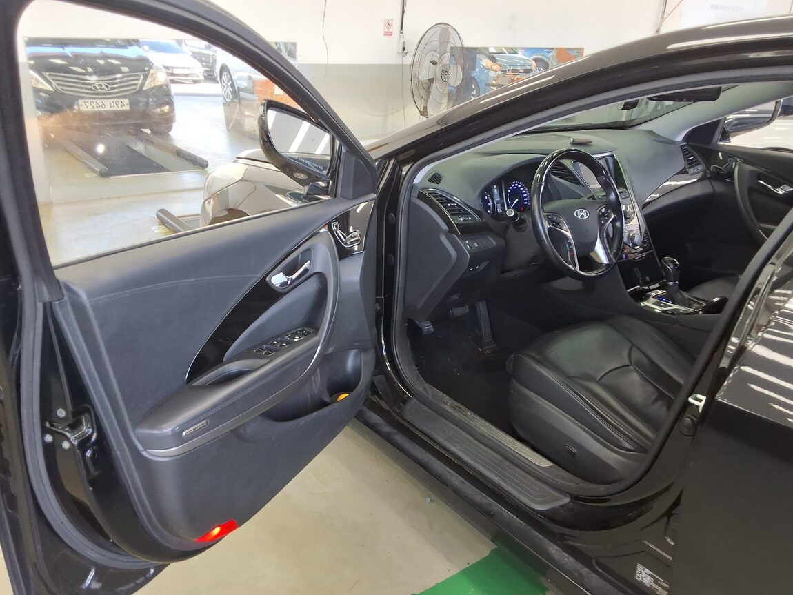 HYUNDAI GRANDEUR HG HG 240 LUXURY 2012 - zdjęcie 10