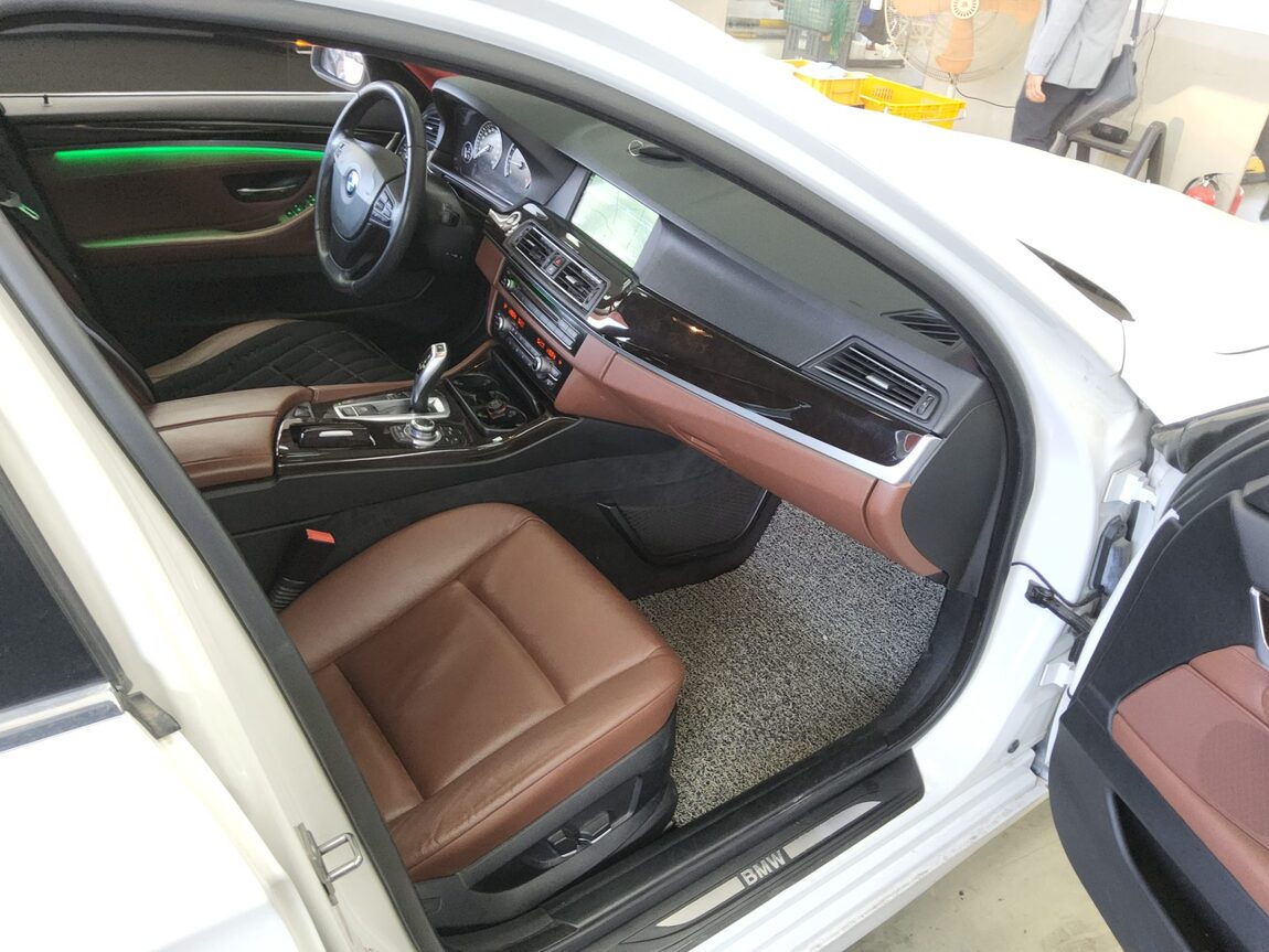 BMW 5 SERIES (6TH GEN) 520d 2013 - zdjęcie 14
