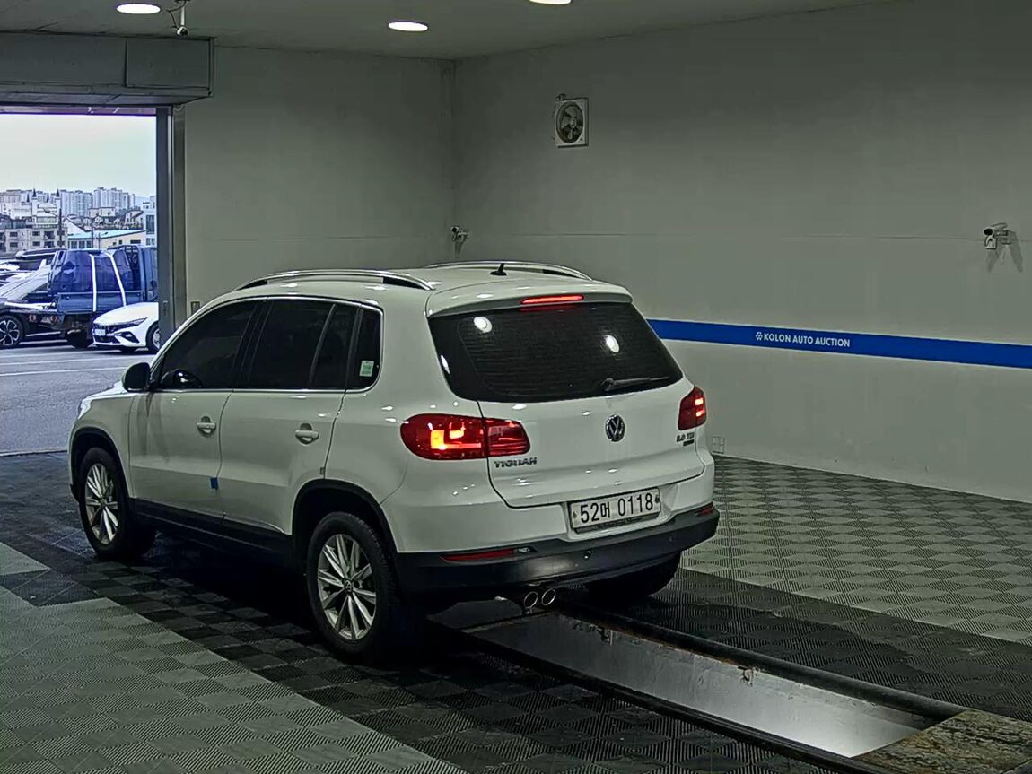 VOLKSWAGEN TIGUAN 2.0 TDI BLUEMOTION 2016 - zdjęcie 6