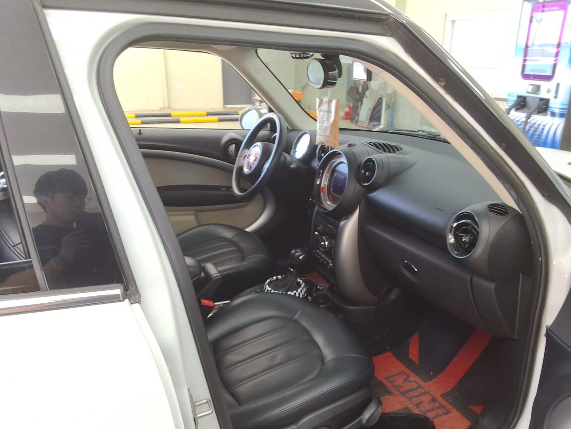 MINI COUNTRYMAN 2.0 D SE 2014 - zdjęcie 15