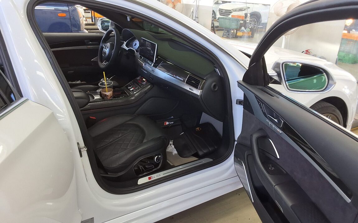AUDI S8 (3RD GEN) 4.0 TFSI QUATTRO 2015 - zdjęcie 14