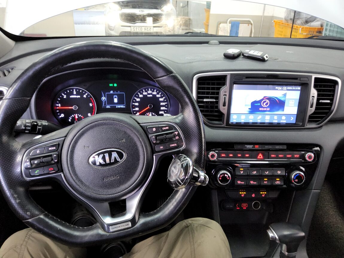 KIA NEW SPORTAGE 1.7 2WD NOBLESSE 2016 - zdjęcie 17