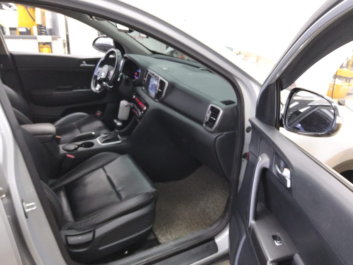 KIA NEW SPORTAGE 1.7 2WD NOBLESSE 2016 - zdjęcie 14