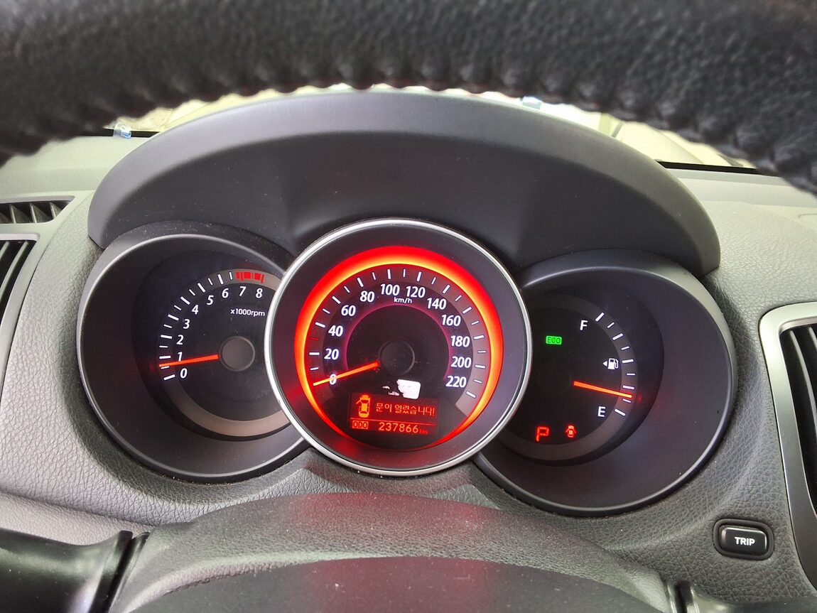 KIA FORTE KOUP 1.6 GDI PRESTIGE 2012 - zdjęcie 10