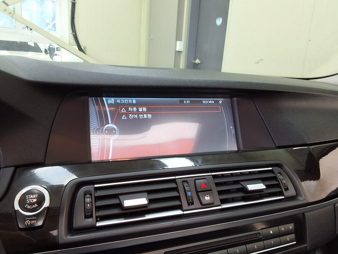 BMW 5 SERIES (6TH GEN) 520d 2012 - zdjęcie 27